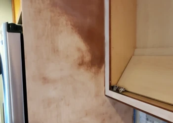 Professional kitchen cabinet refinishing by Finish Masters. Refinishing a kitchen cabinet with a new stain or paint.