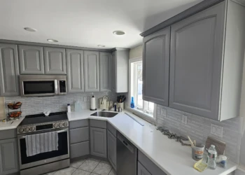 A timeless color paired with a proven process. These Burlington cabinets were professionally painted in Benjamin Moore AF-70 Storm, creating a sophisticated designer look backed by the Finish Masters name, reputation, and written warranty. Finish Masters cabinet painting project in Burlington Massachusetts featuring completed kitchen cabinets painted Benjamin Moore AF-70 Storm with a furniture-grade finish backed by our reputation and written warranty.
